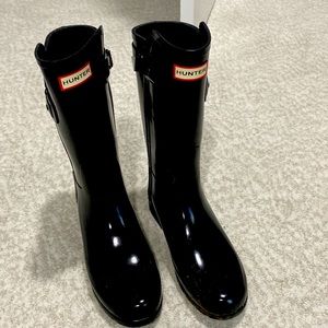 Shiny black 3/4 Hunter rain boots